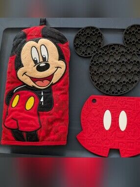 Disney Red Mickey Mouse Oven Mitt with Black Mickey Trivet Set
